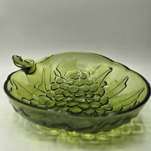 Vintage Large Indiana Glass Avacado Green Grape Cluster Shaped Bowl EUC